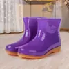 Botas de lluvia de caña corta, bajo perfil y suela gruesa para todas las estaciones, diseñadas para uso en exteriores, con suela gruesa de goma, impermeables y disponibles en altura hasta media pantorrilla para mujer