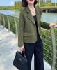 241013 Da Ai Mei Yi Yuan Otoño 2026 Nueva Moda Solapa Holgado Adelgazante Abrigo de Lana para Mujeres Menudas