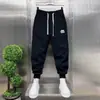 Novidade de Outono Calça de Moletom Esportiva Bordada com Letras para Homem Moda Tendência Cintura Elástica Jogger Harem Slim Casual