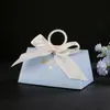 Caixa de Doces Triangular Flor Embossada Azul Claro para Noivado Casamento Lembrança de Luxo Leve Caixa de Doces de Cartão Branco Espessado