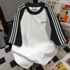 Camiseta de Verano Estilo Coreano Ins Retro con Estampado de Letras y Tres Rayas, Manga Corta, Ajuste Holgado Casual con Diseño de Bloques de Color