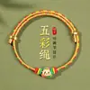 Pulseira Trançada de Nó Chinês Ajustável para Melhores Amigos e Casais, com uma Caixa Flutuante, Apresentando Cordões de Cinco Cores para o Festival do Barco-Dragão