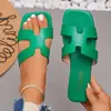 Pantuflas Planas de Exterior para Mujer 2025 Verano Nuevas Versátiles de Una Tira Sandalias de Playa Zapatos para Mujer de Comercio Exterior Transfronterizo