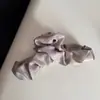 Grampo de Garra de Tubarão Grande de Cor Sólida com Pregas de Cetim, Versátil e Estiloso, Grampo de Garra para Rabo de Cavalo Alto Acessório de Cabelo, Novo Modelo