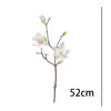 Buquê de flores artificiais de magnólia com toque de EVA, usado para decoração de cenas, criando uma estética de alto padrão e como arranjo floral com flores de magnólia.