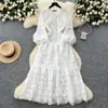 Vestido de Moda de Alta Qualidade Feminino Primavera 2025 Novo Francês Cintura Afunilada Renda Crochê Vazada Longo com Babados