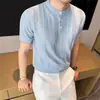 Camiseta masculina de malha fina com mistura de linho, toque suave, estilo old money, gola Henry, mangas curtas com punho em bloco de cores, respirável