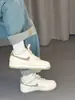 Zapatos Putian Air Force One Af1 Zapatos Blancos Co-Branded Air Tenis para Hombre y Mujer Trigo Piel de Vaca de Primera Capa Zapatos Deportivos de Caña Baja