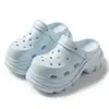 Zapatos de Agujeros EVA Refrescantes de Verano para Mujer 2026 Nuevo Estilo Casual que Aumenta la Altura Chanclas de Playa Antideslizantes para Exteriores de Punta Cerrada