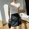 Camiseta de manga corta con empalme de malla y cuello semi-alto para mujer, estilo diseñador, nicho, prenda interior, top ajustado, novedades para mujer, sensación de alta gama