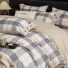 Juego de cuatro piezas simple y de alta gama 100% algodón puro engrosado cepillado, ropa de cama cálida para otoño e invierno estilo botón, impresión digital 100% algodón