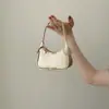 Monedero de lunares moderno estilo coreano para niños y niñas, mini bolso de mano compacto para bebé con tirador de cremallera en forma de corazón, bolso accesorio infantil