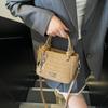 Textura de Alta Calidad Exquisita Bolsa Pequeña para Mujer 2025 Nueva Llegada Verano Combinable Bolsa Cruzada Tejida a Mano Moderna Tipo Cubo