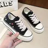 Zapatos de Lona Bordados de Grulla Blanca de Moda Zapatos Bajos Blanco y Negro Estilo Nuevo 2026 Zapatos Blancos Pequeños para Estudiantes del Campus Casual Versátil Bajos