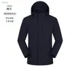 Jaqueta Softshell Totalmente Emborrachada para Uso Externo, Feita Sob Medida em Estoque, Jaqueta com Capuz à Prova de Vento Estilo Primavera Masculina e Feminina, Roupa de Trabalho para Montanhismo com Impressão de Logo