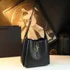 Bolsa Saco de Couro Genuíno para Mulheres 2026 Novo Modelo Bolsa de Mão Grande Capacidade Design de Nicho Bolsa de Ombro Simples Tendência