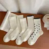 Calcetines Finos Blancos y Negros de Primavera Coreanos para Mujer Ins de Moda Calcetines Huecos de Talla Media Calcetines Lindo Florales Apilados en el Lateral