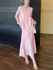 Conjunto de Ropa para Mujer: Un Conjunto de Dos Piezas Adelgazante y Elegante con una Camiseta de Manga Corta de Retazos y una Falda de Moda, un Popular Conjunto Estilo Miyake