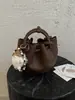 Bolsa de mão vintage de alta qualidade para mulheres, nova moda 2026, bolsa transversal estilosa e versátil, bolsa tipo saco texturizada para o dia a dia