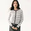 Outono de 2026 Novo Cardigan Tricotado Feminino de Cashmere 100% Puro com Listras e Gola Redonda Peça de Roupa Externa Versátil Estilo Coreano