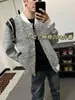 Moderna y elegante, esta chaqueta unisex de otoño presenta lunares bordados y un diseño de chaqueta de béisbol tejida, perfecta para parejas y que ofrece un look relajado y casual.