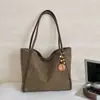 Bolso grande de felpa gamuzada suelta para mujer 2025 nuevo retro para ir al trabajo bolso de hombro único bolso tote para salir trabajo