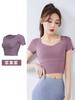 Traje de yoga de manga corta personalizado, nuevo, de secado rápido, top deportivo ajustado para mujer con cinturón y almohadilla para el pecho.