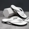 Simples Novos Chinelos Masculinos Chinelos de Verão Estudantes Estilo Coreano Exteriores Antiderrapantes Sapatos de Tala Sapatos de Praia