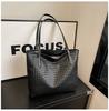 Bolsas para Mulheres 2025 Nova Grande Capacidade Estilo Europeu e Americano Bolsa de Mão Bolsa de Ombro Trançada Versátil Moda para o Dia a Dia Bolsa Tote