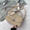 Bolsa pequena nova chegada, textura lisa de cor sólida, tendência feminina 2025, alça de ombro larga, transversal, pequena bolsa quadrada fashion
