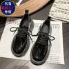 Zapatos de cuero negros de suela gruesa para aumentar la altura, estilo coreano, versátiles para primavera y otoño, para mujer, estilo británico, nueva colección otoño e invierno 2026