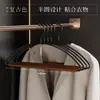 Perchero de Hierro Forjado Semi-Circular de Lujo Ligero con Esquina Anti-Hombro de Madera Maciza para Armario, Soporte de Ropa Sin Costuras, Perchero Especial para B&B Hotel