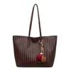 Bolso tote tejido de color liso, moderno y simple, para mujer, gran capacidad, para el día a día, personalizado, casual, texturizado, bolso de hombro vintage