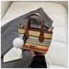 Bolsa Pequena Tecida Arco-Íris para Mulheres 2025 Nova Bolsa de Palha para Férias na Praia Bolsinha de Ombro Bolsa Saco Bolsa Transversal Fashionável Tendência