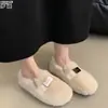 Zapatos de felpa de pelo de visón para mujer, adecuados para usar al aire libre en otoño e invierno, estilo nuevo, forrados de felpa, cálidos, slip-on, de algodón, peludos para mujer