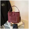 Bolso Retro para Mujer 2024 Nuevo Otoño e Invierno Nicho Hombro Único Cruzado Cubo Gran Capacidad Pu Tote Bolso de Mujer