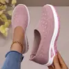 Zapatos casuales transfronterizos de talla grande para mujer, diseño de malla transpirable, estilo slip-on, ligeros, cómodos para madres, suela suave, planos versátiles