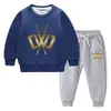 Traje de suéter para niños otoño e invierno 2023 estilo occidental nuevo para niños medianos y grandes grueso con forro polar cálido ropa de invierno traje de manga larga