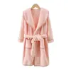 Bata Infantil Clase A Otoño e Invierno Mediana y Grande Infantil Secado Rápido Cálida Bata de Baño Bata de Baño Niño Niña Vellón de Coral Engrosada Pijama