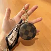 Espejo de Maquillaje Llavero Más Vendido en Aliexpress Colgante Exquisito de Cuero Vintage Espejo de Doble Cara Luz para Bolso Nuevo Modelo de Lujo Ligero 2025
