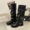 Hebilla de Cinturón Retro Botas de Caballero con Pierna Plisada para Mujer, Nuevo Estilo Otoño 2026, Tacón Grueso, Aumenta la Altura, Adelgazantes, Botas de Moda de Tubo Alto