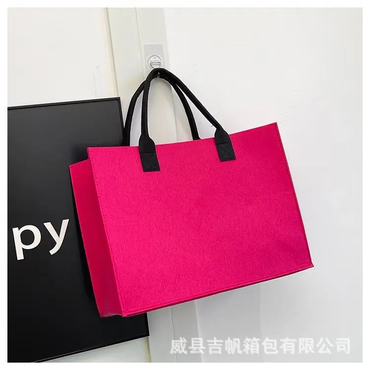 玫红色