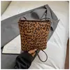 Bolso de Mujer Casual de Gran Capacidad Bolso de Mujer 2025 Otoño Nuevo Estilo Moderno Bolso de Hombro Único Bolso Cubo de Moda