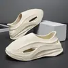 Sandalias tipo slip-on para hombre, modelo nuevo de verano 2025, para uso en exteriores, antideslizantes, resistentes al olor, con suela suave para una sensación cómoda, adecuadas para deportes y uso en la playa.