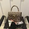Bolsa de Ombro Estampada de Leopardo Estilo Hong Kong Nova Verão 2025 Bolsa de Braço Ocidental Simples na Moda Bolsa Transversal Bolsa Transversal Personalizada
