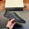 Zapatillas casuales de cuero para hombre con parte superior de patrón lichi, marca GA, suela de goma blanca, sencillas y versátiles para el uso diario