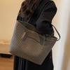 Bolsa de grande capacidade para mulheres outono todas as combinações 2023 nova bolsa de ombro casual textura este ano popular bolsa tote para o dia a dia