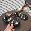 2026 Verano Nuevo Estilo Coreano de Moda Versátiles de Velcro Suela Suave Antideslizantes Zapatos de Playa para Niños y Niñas