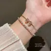 Pulsera Abierta con Lazo de Circonita Estilo Francés, Moderna y Versátil, Pulsera Suave y Elegante, Joyería de Lujo Ligero de Alta Gama al por Mayor