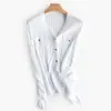 Cardigan de punto fino estilo coreano para mujer, cuello en V, rayas de canalé, color liso, doble bolsillo, manga larga de seda de morera, protección solar, adelgazante, para commuting, primavera y verano